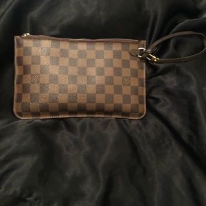 Louis Vuitton (Neverfull pouch)